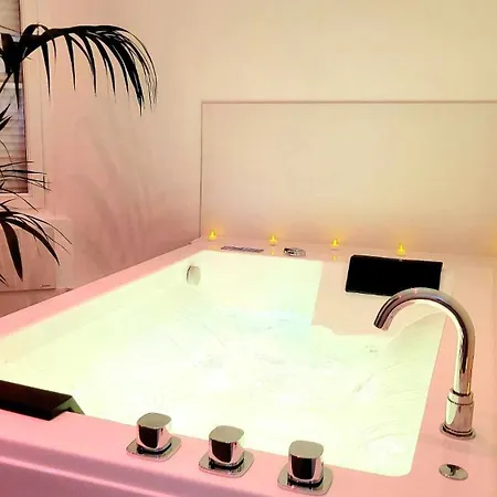 شقة 80m2 Avec Terrasse Balcon Jacuzzi Et Sauna Privatif En Hyper Centre Place Drouet D'erlon *