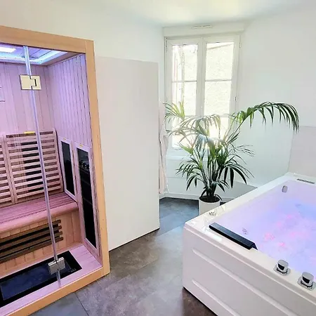 80m2 Avec Terrasse Balcon Jacuzzi Et Sauna Privatif En Hyper Centre Place Drouet D'erlon *